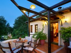 Cafe Alekas Veranda 1